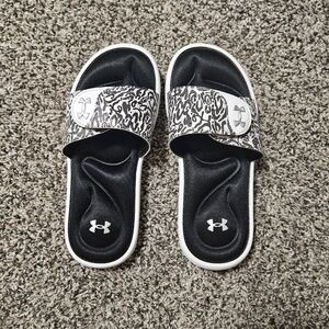 NWOT Under Armour Ignite 4 Graphic Adjustable Strap Zebra Slides